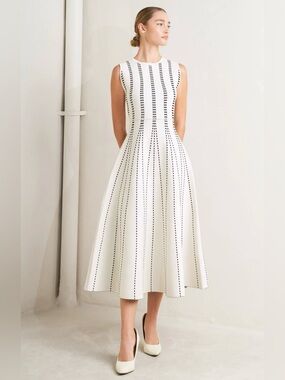 NWT FreeMarket Jacquard/ Ivory line detail midi dress sz M